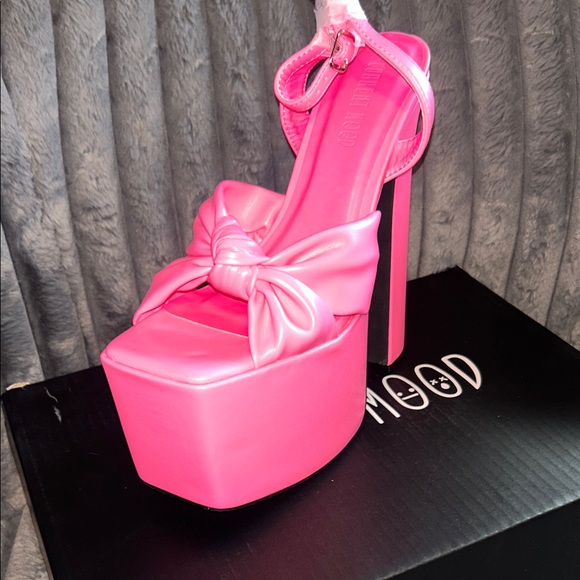Current Mood Neon Pink Platform Heels - Picture 1 of 6